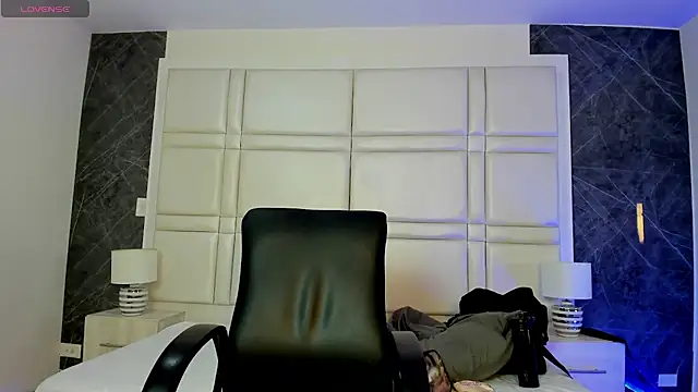 charlottewhitte online show from February 28, 7:04 pm