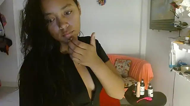Snapshot of Chiara_petterson chatting on December 21, 4:36 pm Chiara petterson online show from December 21, 4:36 pm