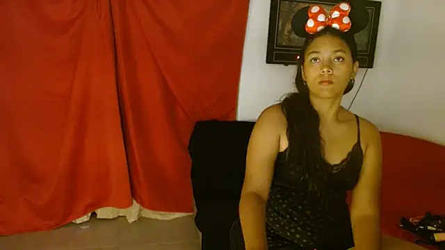 Snapshot of Chiara_petterson chatting on April 26, 3:15 am Chiara petterson online show from April 26, 3:15 am