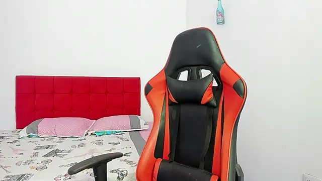 Sweet Coral  online show from April 4, 8:45 am