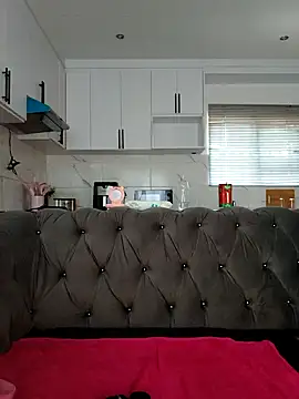 Snapshot of Yung-Missy chatting on February 2, 10:47 am Yung-Missy online show from February 2, 10:47 am