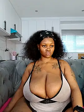 Snapshot of Yung-Missy chatting on February 3, 5:27 am Yung-Missy online show from February 3, 5:27 am