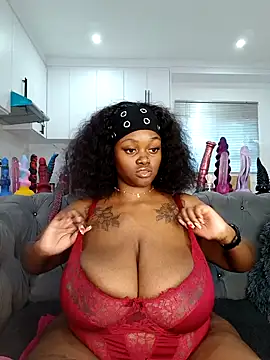 Snapshot of Yung-Missy chatting on February 7, 4:38 am Yung-Missy online show from February 7, 4:38 am