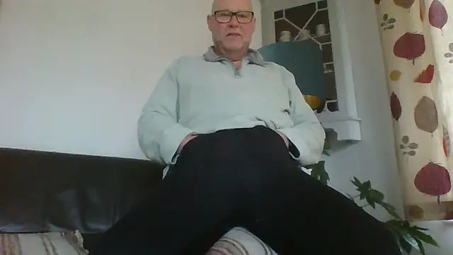Snapshot of Tempted1973 chatting on February 8, 2:09 pm Tempted1973 online show from February 8, 2:09 pm
