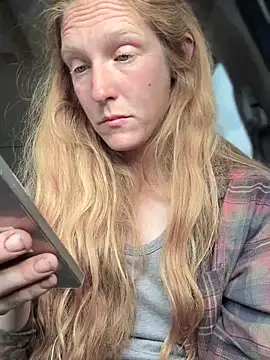 GoldenFlameGoddess online show from April 10, 4:06 am