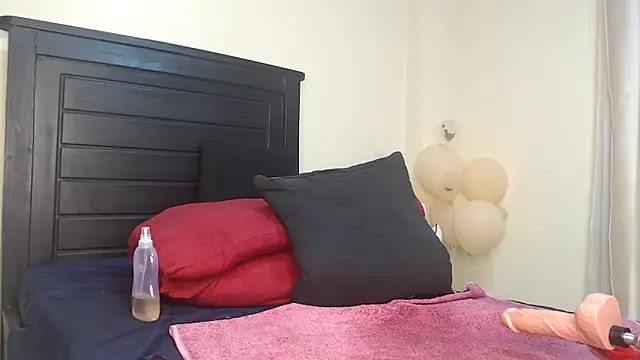 NIKKIE LOVE online show from March 2, 4:07 am