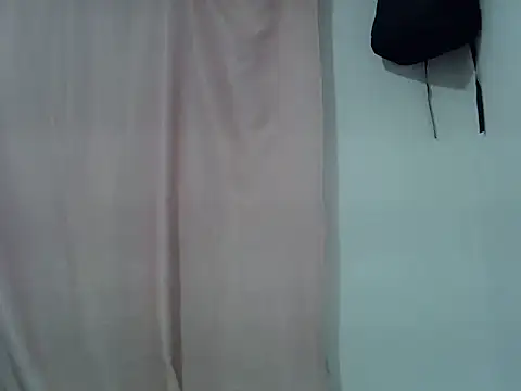 prettybeee online show from April 18, 5:06 pm