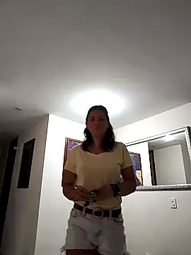 Mia Hampton online show from March 4, 9:11 pm