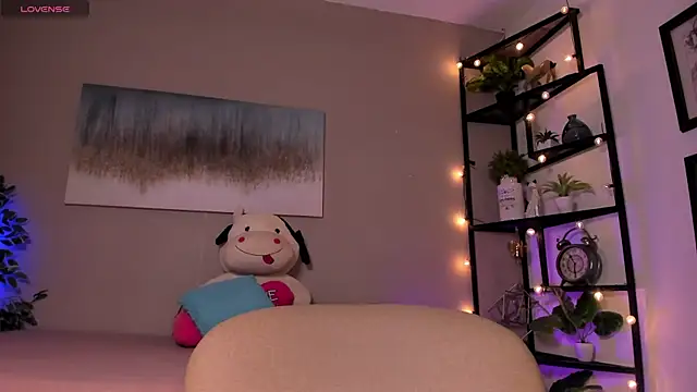 Briana Wells  online show from April 9, 12:32 pm