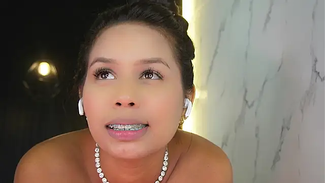 Snapshot of charlotte_01 chatting on February 22, 6:06 am charlotte 01 online show from February 22, 6:06 am