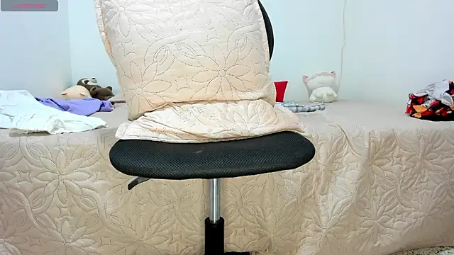 santhi lee online show from April 4, 11:29 am