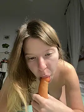 Snapshot of kimczii chatting on January 15, 7:35 am kimczii online show from January 15, 7:35 am