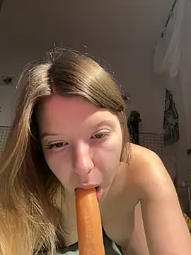 Snapshot of kimczii chatting on February 24, 7:28 am kimczii online show from February 24, 7:28 am