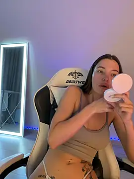 julia fly online show from June 2, 9:00 am