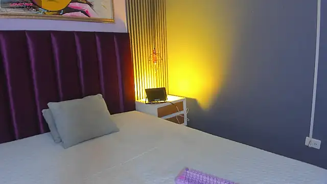 LauraAristizabal online show from April 12, 12:43 pm