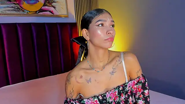 LauraAristizabal online show from April 14, 12:44 pm