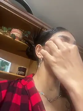 LauraAristizabal online show from April 18, 12:31 pm