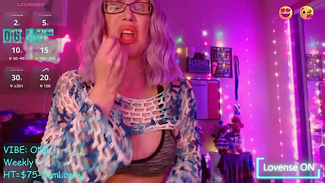 EmmaIsHere online show from January 8, 1:57 pm