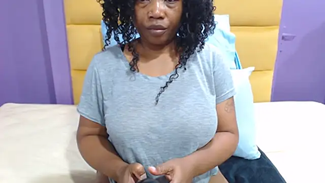 PeachAss4UU online show from March 19, 5:22 am