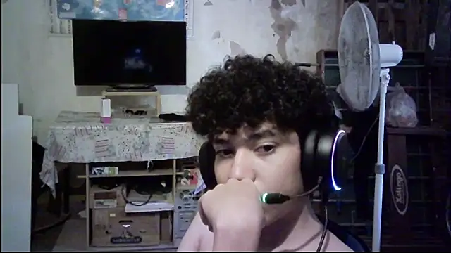 Emv2 online show from February 24, 6:39 pm