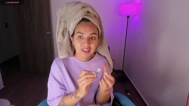 Miss Nicole online show from December 17, 7:20 pm