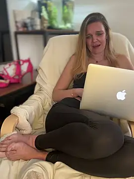 Suesse Schnitte online show from March 18, 12:36 pm