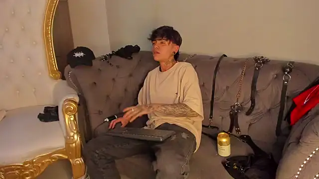 AcidMilo online show from December 2, 7:27 pm