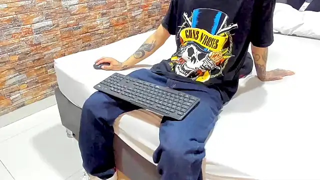 AcidMilo online show from December 6, 11:22 am