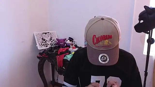 AcidMilo online show from February 8, 3:53 pm