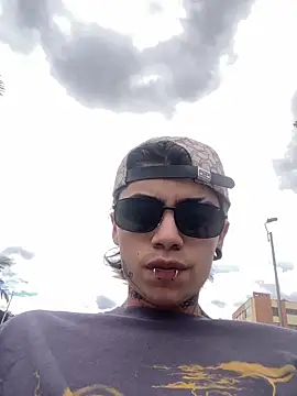 AcidMilo online show from November 27, 4:20 pm