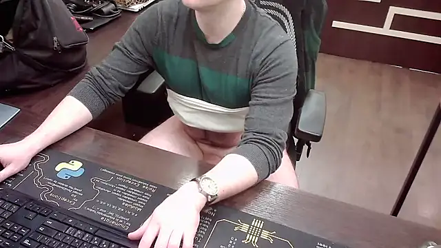 Snapshot of alex89north chatting on March 2, 9:38 am alex89north online show from March 2, 9:38 am