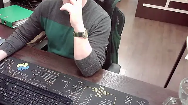 Snapshot of alex89north chatting on March 4, 9:59 am alex89north online show from March 4, 9:59 am