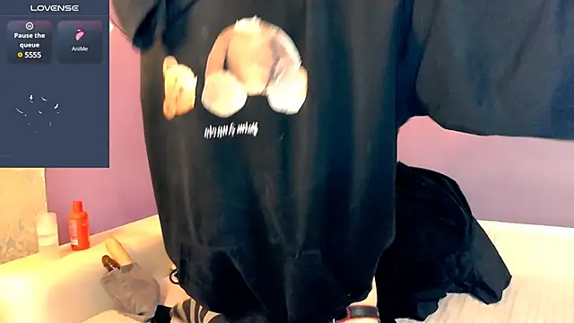 Littlepinkcat online show from February 1, 7:13 pm