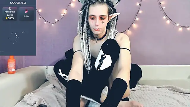 Littlepinkcat online show from February 18, 4:37 pm