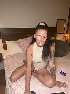Charlieinparadise online show from July 21, 12:07 pm