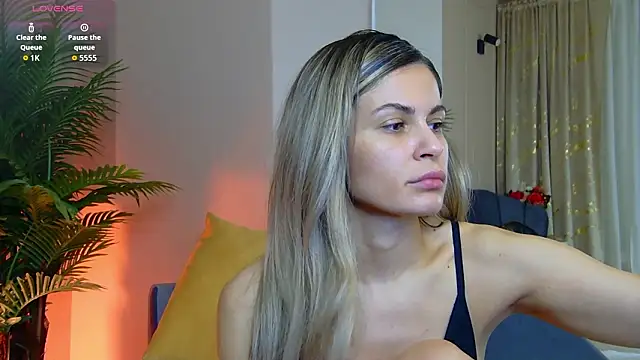 Avril Cyrus online show from February 19, 7:59 am