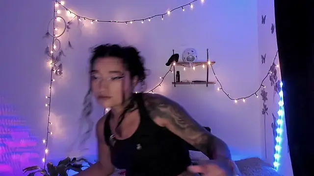 Eva Lee  online show from March 6, 7:25 am