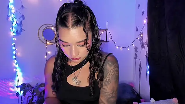 Eva Lee  online show from March 15, 7:20 am