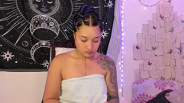 Eva Lee  online show from September 10, 5:40 am