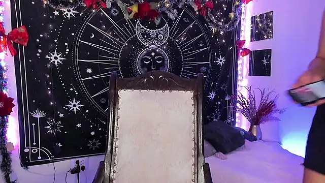 Eva Lee  online show from December 5, 9:40 am