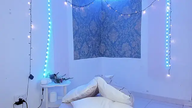 Eva Lee  online show from April 19, 10:03 am