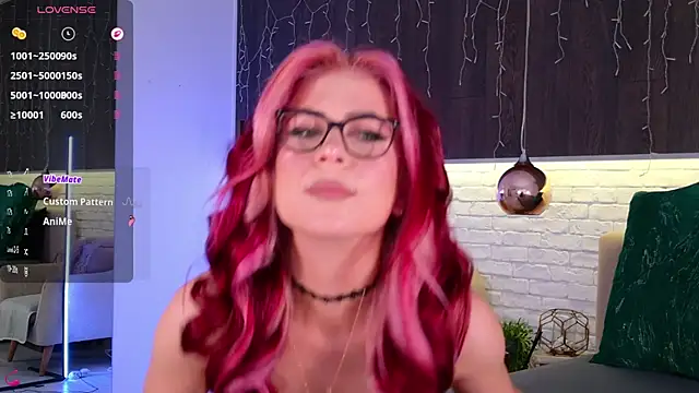 Snapshot of CindeFucknRella chatting on June 13, 5:27 am CindeFucknRella online show from June 13, 5:27 am