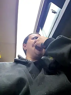 Abril Luv online show from January 9, 12:35 am