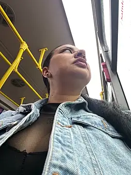 Abril Luv online show from March 27, 12:05 pm