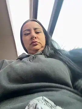 Abril Luv online show from April 18, 11:14 am