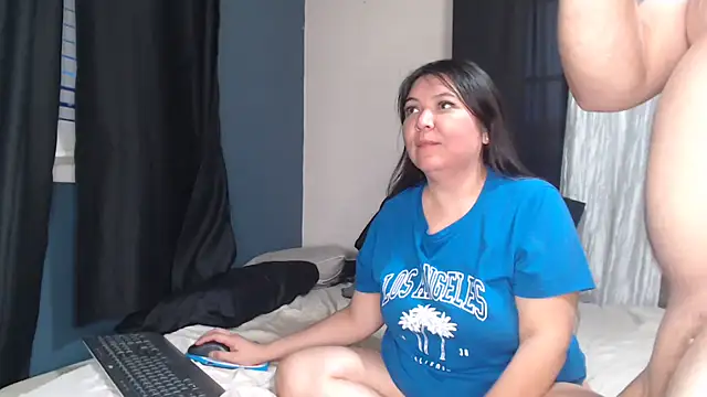 Snapshot of valhallacouple420 chatting on September 19, 1:51 am valhallacouple420 online show from September 19, 1:51 am