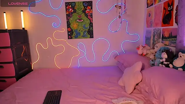 Snapshot of Cinnamon_Meow chatting on March 13, 1:29 pm Cinnamon Meow online show from March 13, 1:29 pm