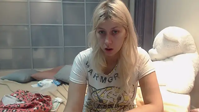 KyliePag online show from September 25, 9:02 am