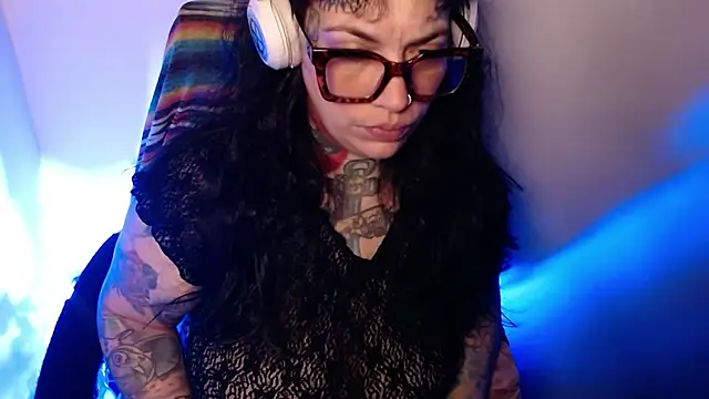 Snapshot of VampGirl1 chatting on January 7, 7:33 am VampGirl1 online show from January 7, 7:33 am