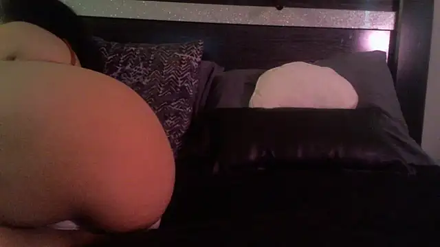 lofibunni online show from April 4, 8:39 pm